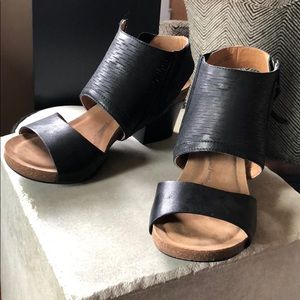 Black 3” heel sandal Sofft brand
